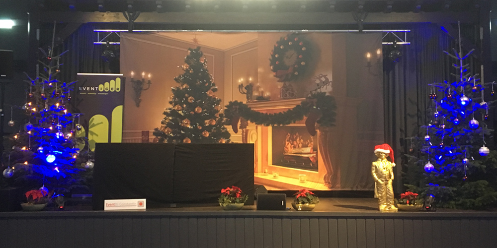 Bühnenaufbau bei einer Weihnachtsfeier in Bonn